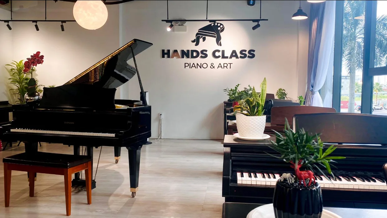 Phòng học Piano thực tế tại Hands Class Akari City