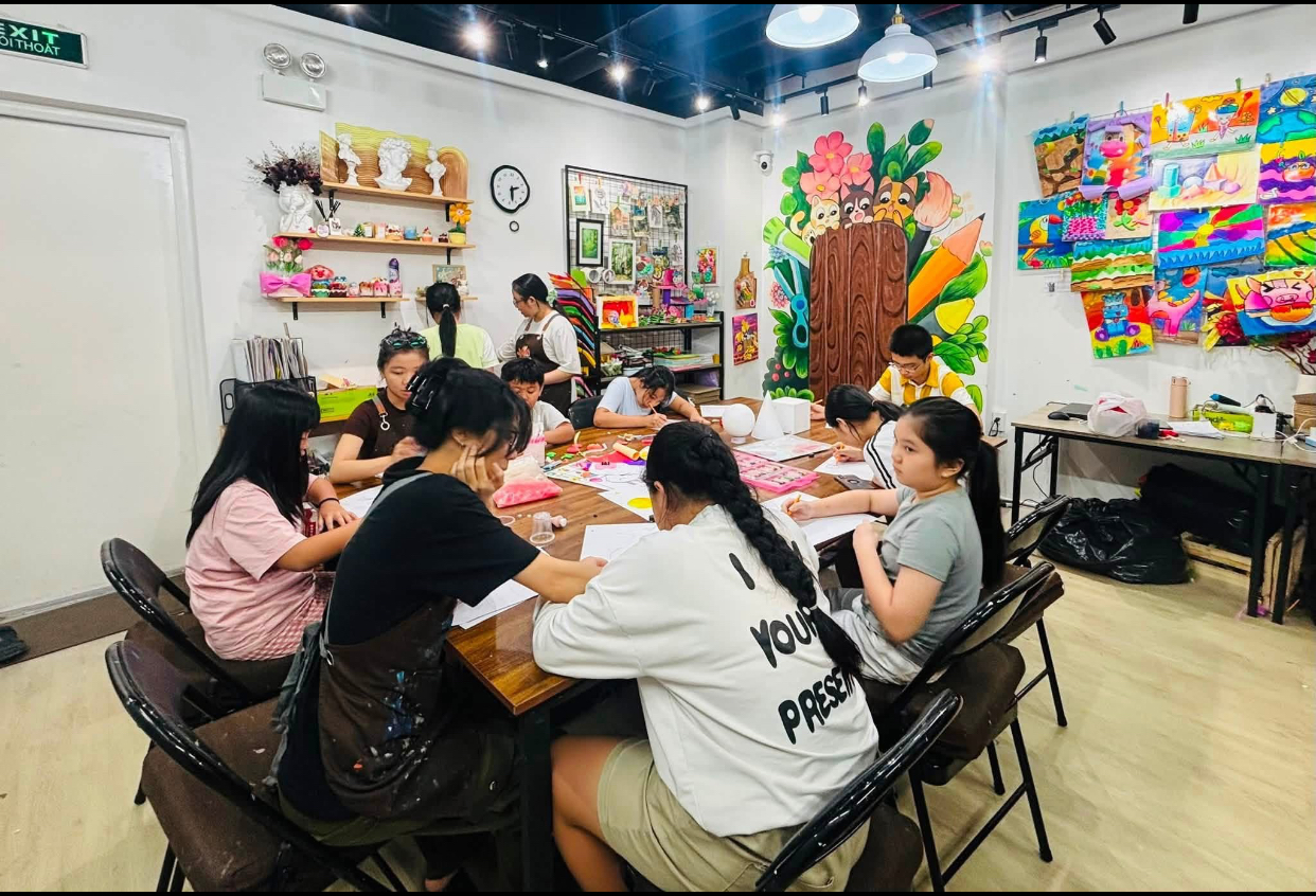 Học viên thực hành tại lớp Vẽ Hands Class Akari City